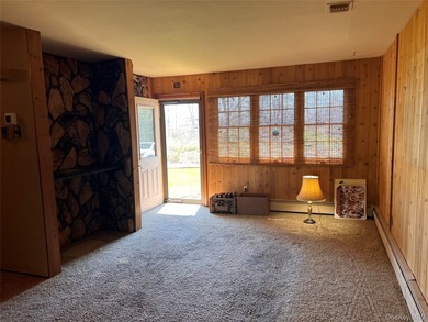 Charming Farm Ranch in the Heart of Hampton Bays Nestled on a - photo 3