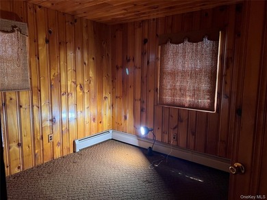 Charming Farm Ranch in the Heart of Hampton Bays Nestled on a - photo 7