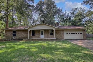 This lovely single-story home combines comfort, style, and - Lake Home For Sale in Hideaway, Texas