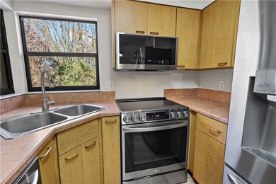 This stunning property offers a perfect blend of privacy and - photo 10