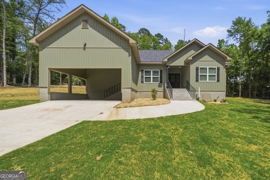 Discover this stunning four-bedroom, three-bath home located in - photo 3