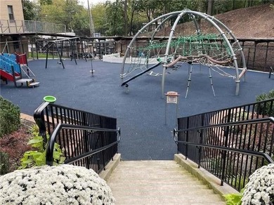 This one bedroom Apartment located in the one and only gated