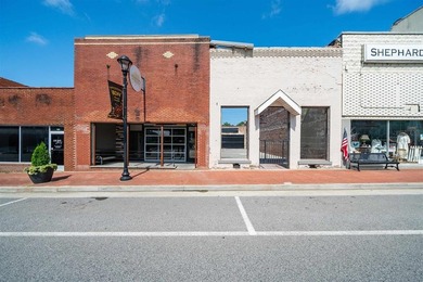 Commercial building offering 2,640 sq. ft. with extensive - photo 2