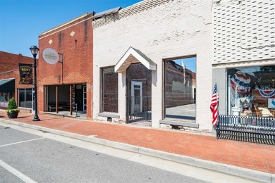 Commercial building offering 2,640 sq. ft. with extensive - photo 3