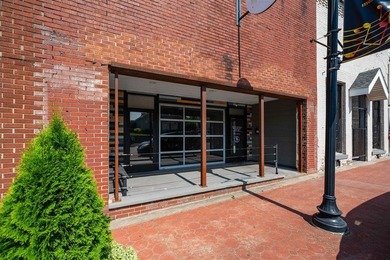 Commercial building offering 2,640 sq. ft. with extensive - photo 4