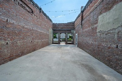 Commercial building offering 2,640 sq. ft. with extensive - photo 6