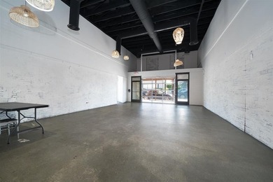 Commercial building offering 2,640 sq. ft. with extensive - photo 7