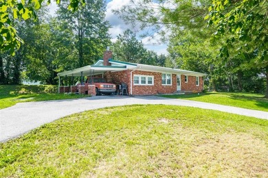 Welcome to this charming 3-bedroom, 1-bath brick home nestled in - photo 2