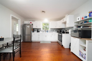 Welcome to this charming 3-bedroom, 1-bath brick home nestled in - photo 10