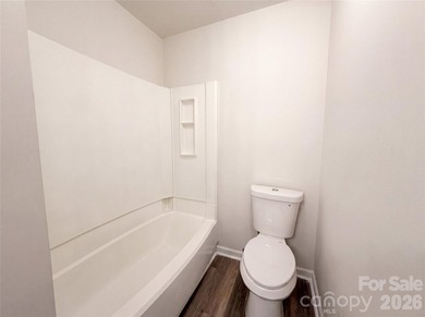 Welcome to this beautifully maintained 3-bedroom, 2-bathroom - photo 12