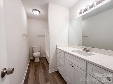 Welcome to this beautifully maintained 3-bedroom, 2-bathroom - photo 13
