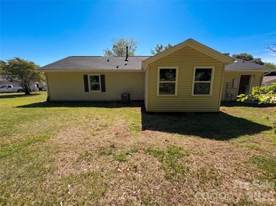 Welcome to this beautifully maintained 3-bedroom, 2-bathroom - photo 15