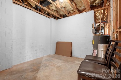 Welcome home to this beautifully maintained traditional - photo 31