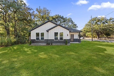 Lake Home For Sale in Payne Springs, Texas