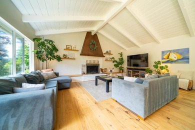 SUNSATIONAL! Rare treasure, nestled in a peaceful cul-de-sac and - photo 11