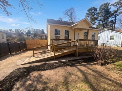 Move right in and start living! This charming 2-bedroom, 1-bath