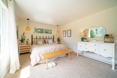 SUNSATIONAL! Rare treasure, nestled in a peaceful cul-de-sac and - photo 22