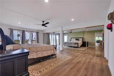 Wake up to stunning panoramic city views and unwind to ocean - photo 23