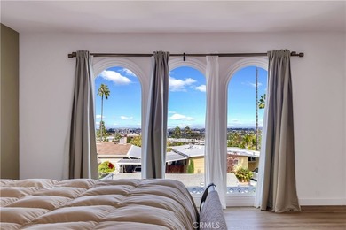 Wake up to stunning panoramic city views and unwind to ocean - photo 25