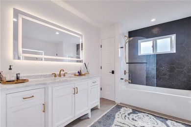 Wake up to stunning panoramic city views and unwind to ocean - photo 27