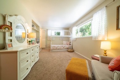 SUNSATIONAL! Rare treasure, nestled in a peaceful cul-de-sac and - photo 28