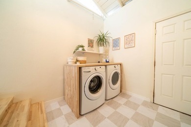 SUNSATIONAL! Rare treasure, nestled in a peaceful cul-de-sac and - photo 37