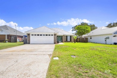 Island Living at its best!!! Beautiful 3-bedroom 2-bathroom home - photo 1