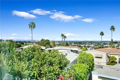 Wake up to stunning panoramic city views and unwind to ocean - photo 41