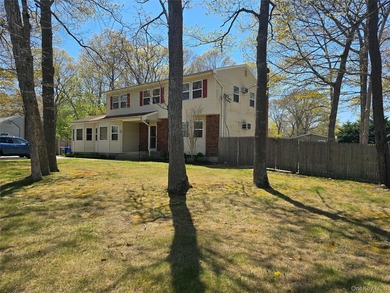 This huge colonial offers 2841 sf living space! Boasting 4 - photo 2