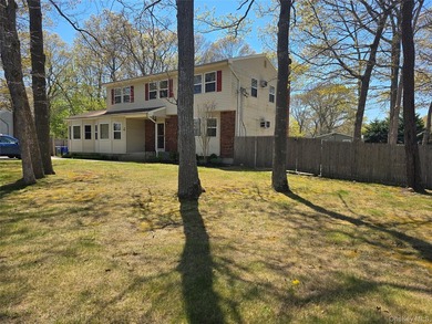 This huge colonial offers 2841 sf living space! Boasting 4 - photo 3