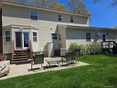 This huge colonial offers 2841 sf living space! Boasting 4 - photo 5