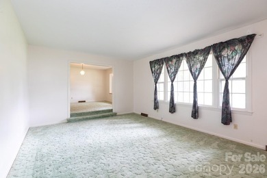 Welcome to this classic 1960s ranch-style home, perfectly - photo 4