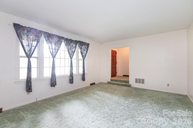 Welcome to this classic 1960s ranch-style home, perfectly - photo 5