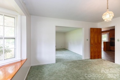 Welcome to this classic 1960s ranch-style home, perfectly - photo 7
