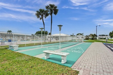 Welcome to this charming 1 Bedroom/1 Bathroom top-floor condo in - photo 26