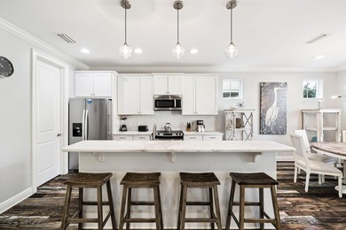 Welcome to this beautifully appointed 4-bedroom, 4-bathroom - photo 6