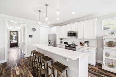 Welcome to this beautifully appointed 4-bedroom, 4-bathroom - photo 10