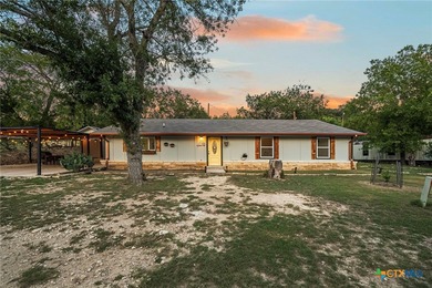 Lake Medina Home For Sale in Pipe Creek Texas