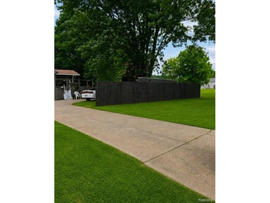 Welcome to Country Living but close to city conveniences! This - photo 12