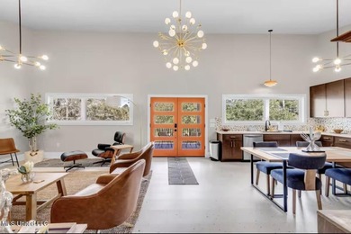 ''THE TREEHOUSE'' - A Luxurious Mid-Century, MODERN designed - photo 16