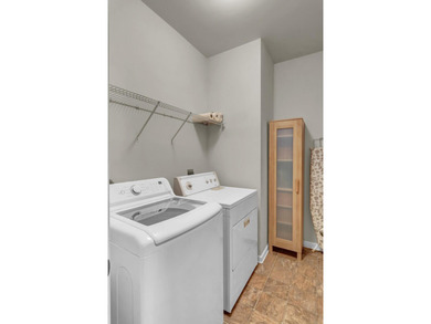 Welcome to this beautifully maintained 4-bedroom, 2.5-bath home - photo 20
