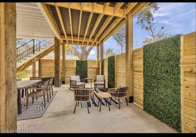 ''THE TREEHOUSE'' - A Luxurious Mid-Century, MODERN designed - photo 30