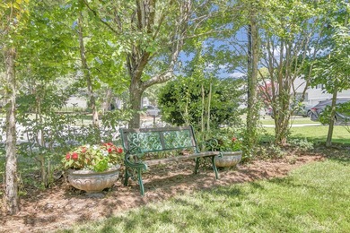 Welcome to this beautifully maintained 4-bedroom, 2.5-bath home - photo 39