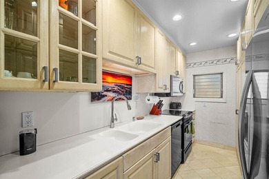Oceanfront Alii Drive - Top-floor 2 bed 2 bath - Panoramic ocean - photo 10