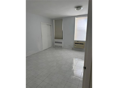 Beautiful 1-bdr located in the prime Gravesend area. Close to