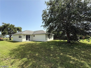 Beautiful 3 bedroom 2 bath CBS home on oversized waterfront lot - photo 19