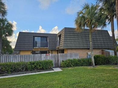 (private lake, pond, creek) Townhome/Townhouse For Sale in West Palm Beach Florida