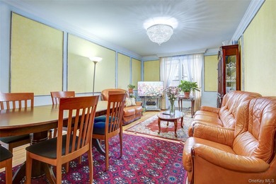 Large 2 bedroom/Jr.4 in move in condition-lots of windows-bright - photo 4