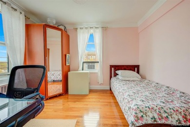 Large 2 bedroom/Jr.4 in move in condition-lots of windows-bright - photo 10