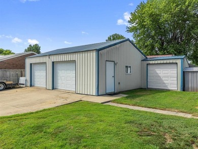 Welcome to this well-maintained 3-bedroom, 1-bath home situated - photo 2